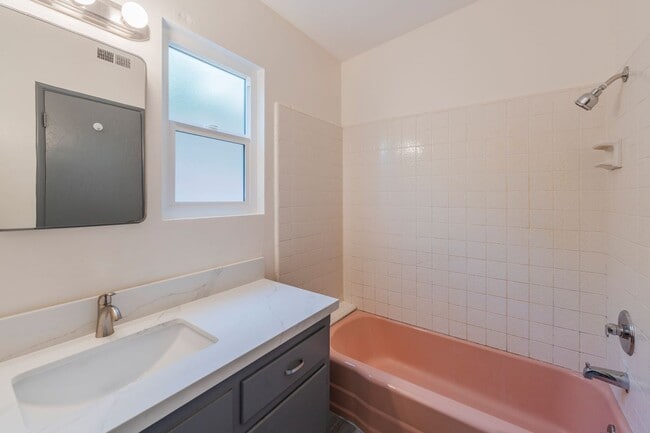Building Photo - Hermosa Beach Home Rental