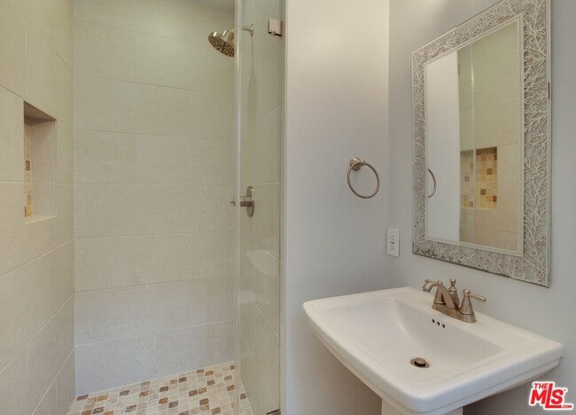 Building Photo - 3363 Colbert Ave