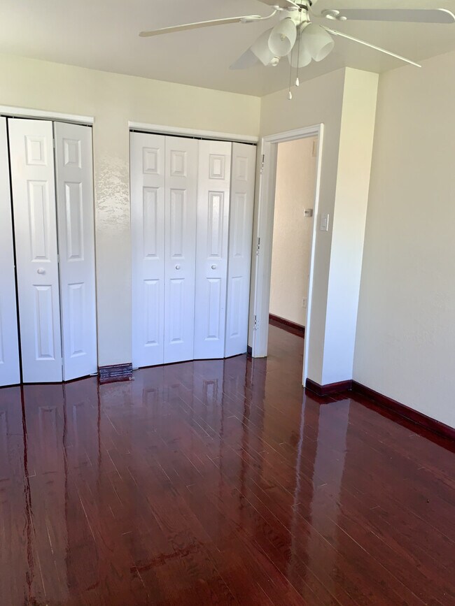 Oak park 2 family flat 15206 W Nine Mile Rd Oak Park MI 48237