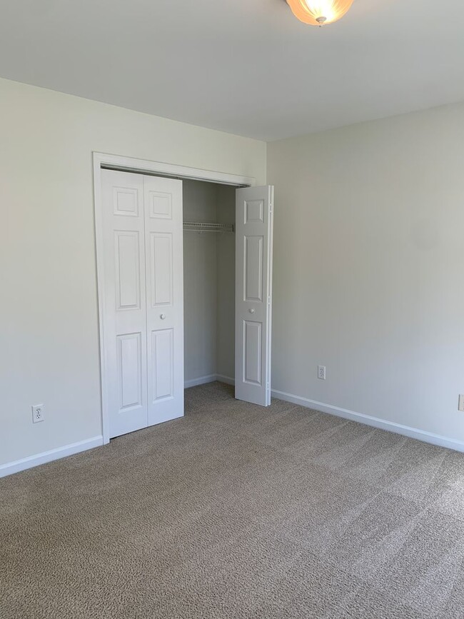 Building Photo - 1/2 OFF FIRST MONTHS RENT! 3 Bedroom 2 Bat...