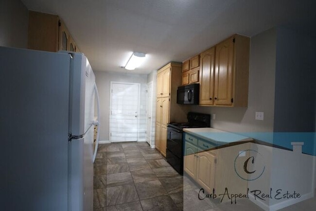 Building Photo - Spacious 2 bed /2 full bath apt