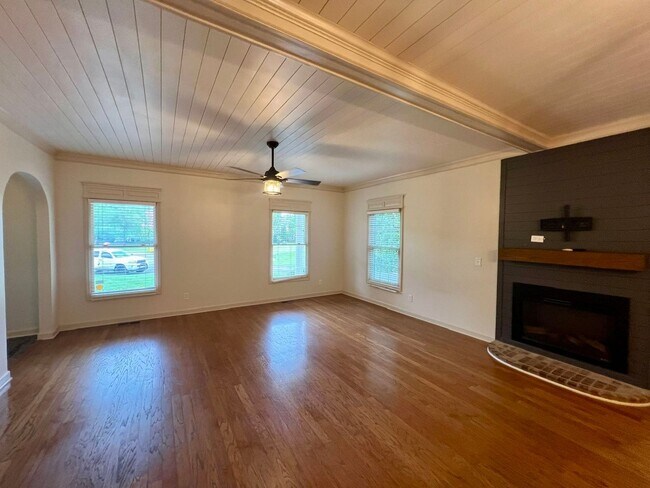Building Photo - 1302 Honeywood Pl