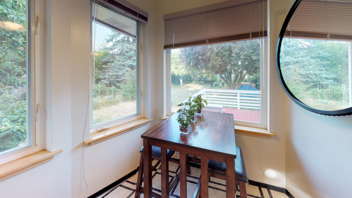 Building Photo - 510 N 87th St