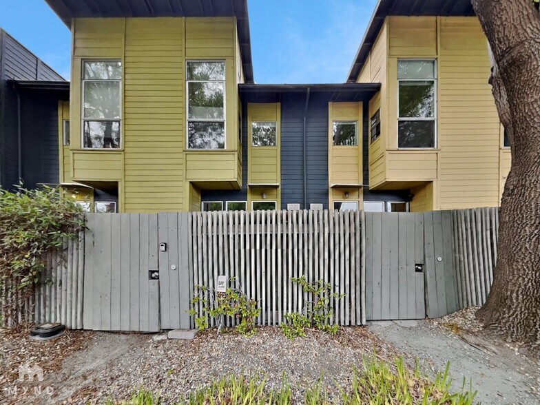 Building Photo - 1222 32nd St