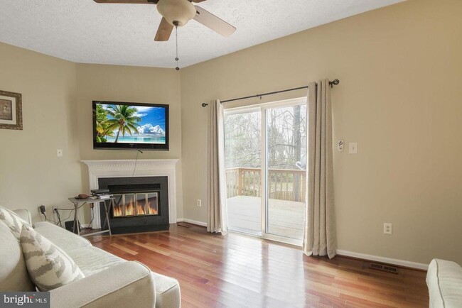 Building Photo - 6121 Cedar Wood Dr