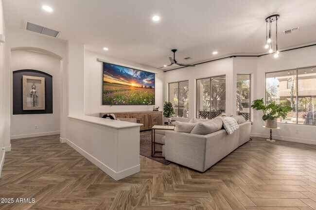 Building Photo - 10502 E Posada Ave