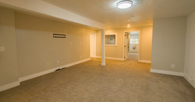 Building Photo - 1084 E 3400 N