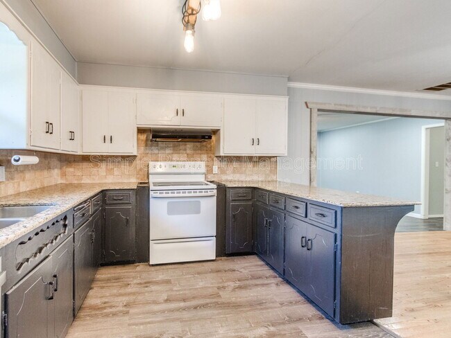 Building Photo - 2711 Ridgeview Dr