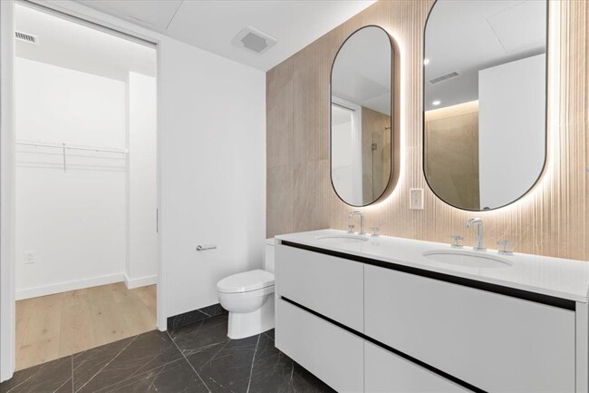 Building Photo - 610 Davis St