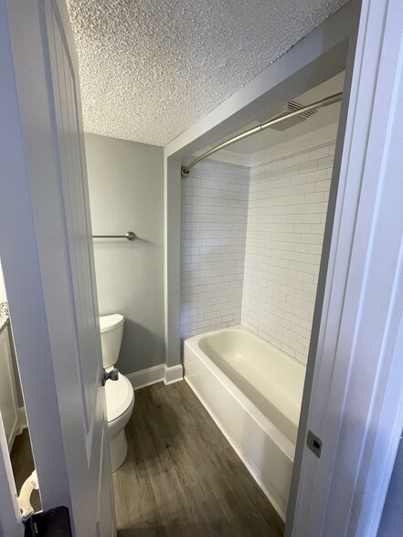 Building Photo - 774 Shull St