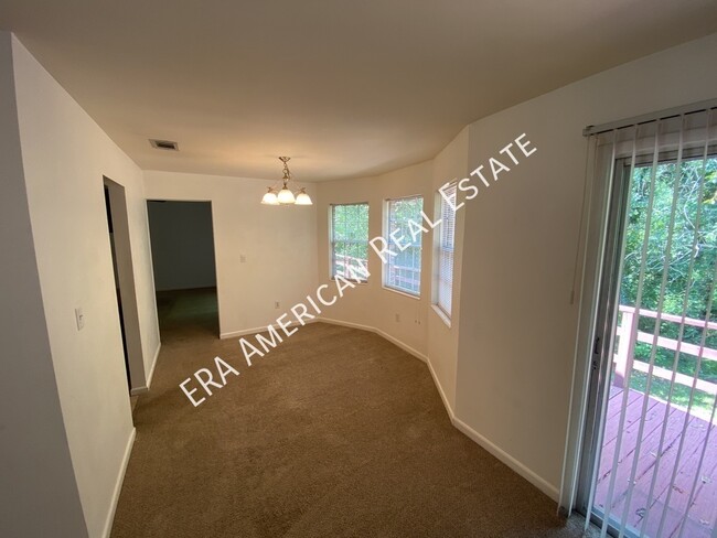 Building Photo - 1006 Pine Lake Dr