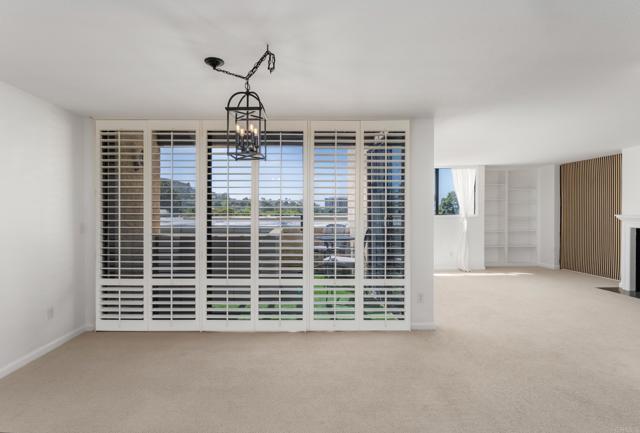 Building Photo - 2420 Torrey Pines Rd