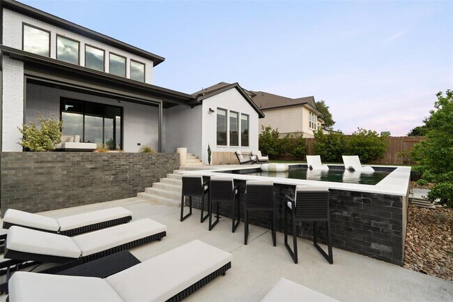 Building Photo - 6517 Empresa Dr