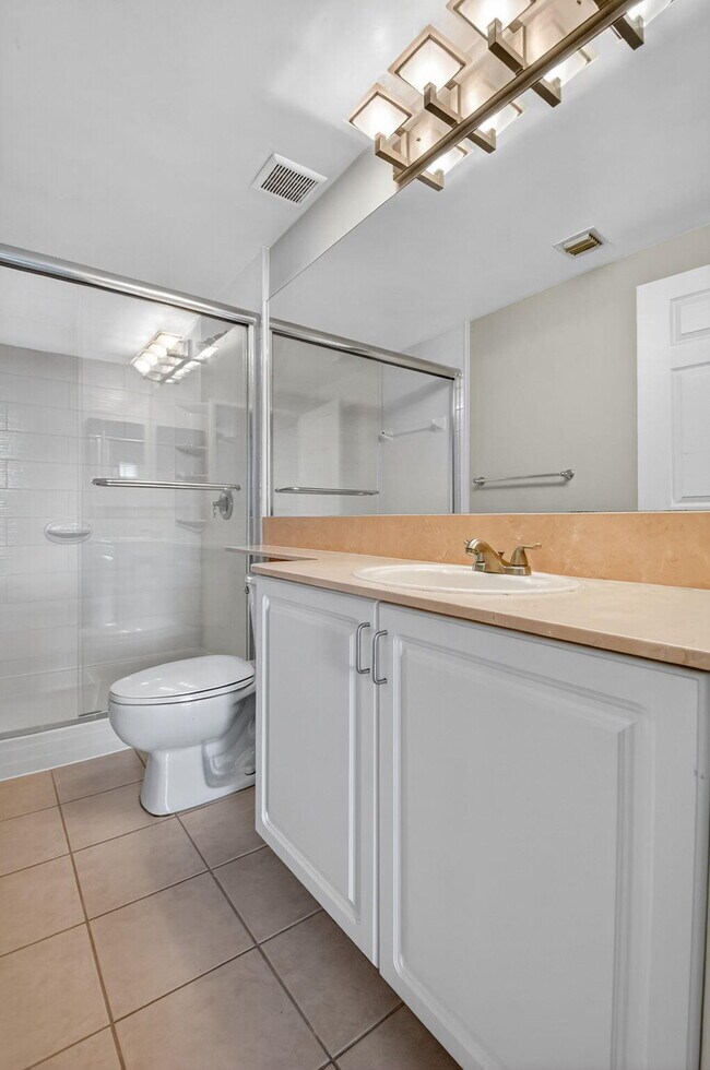 Building Photo - 780 S Sapodilla Ave