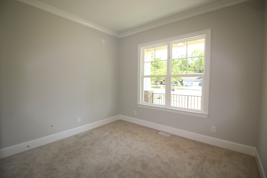 Building Photo - Room in House on Phelps West Rd