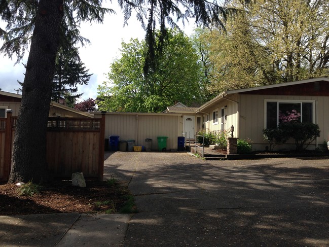 Building Photo - 1922 SE Tenino St