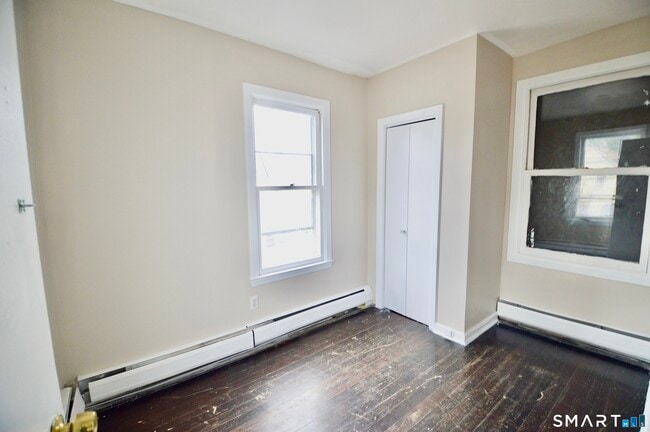 Building Photo - 2343 Barnum Ave