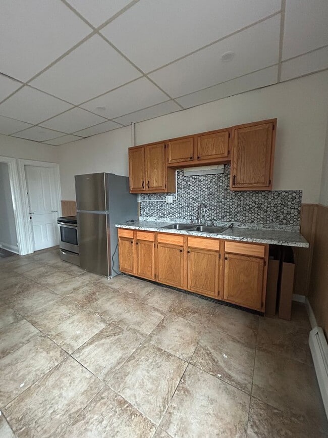 Building Photo - Spacious 4 bedroom in York