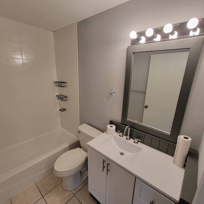 Building Photo - 10668 Old Baxter Rd