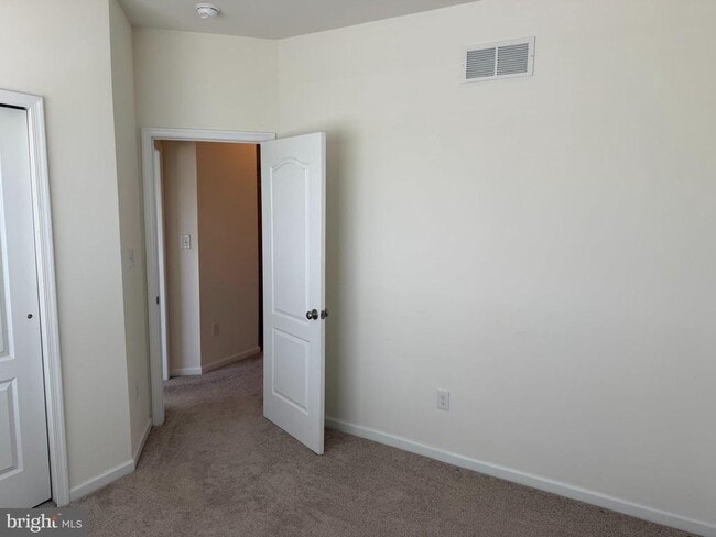 Building Photo - 280 N Bayberry Pkwy