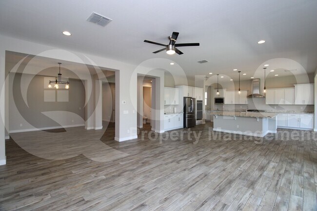 Building Photo - 10635 E Tumbleweed Ave