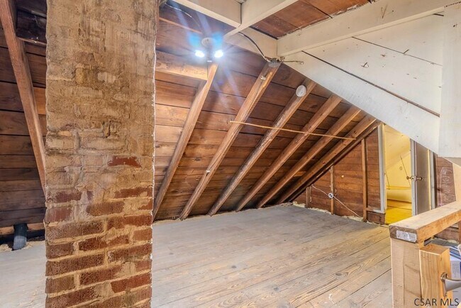 Building Photo - 222 Strayer St