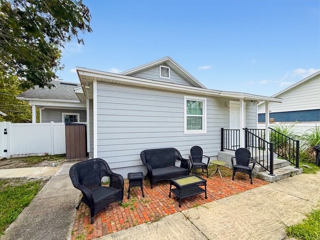 Building Photo - 731 Guernsey St