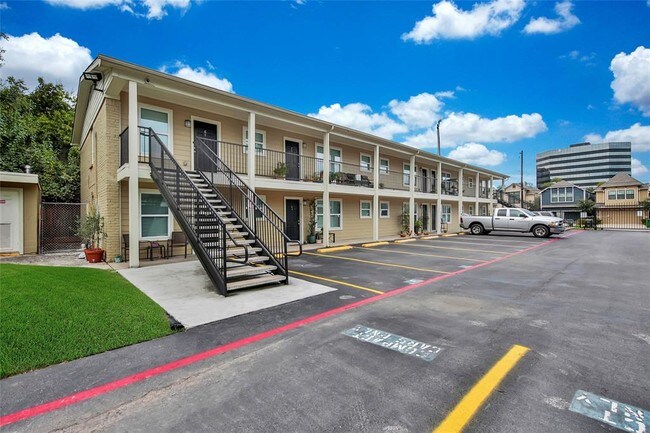 Building Photo - 1109 W 25th St