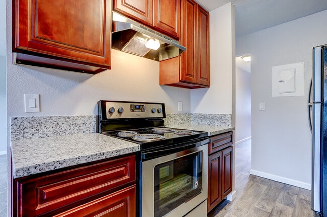 Building Photo - Look no Further, Tyee offers a SUPER 1bed/...