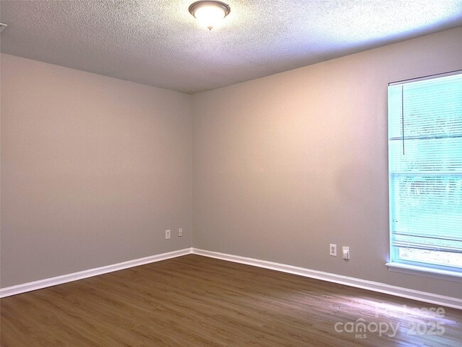 Building Photo - 6929 Delta Lake Dr
