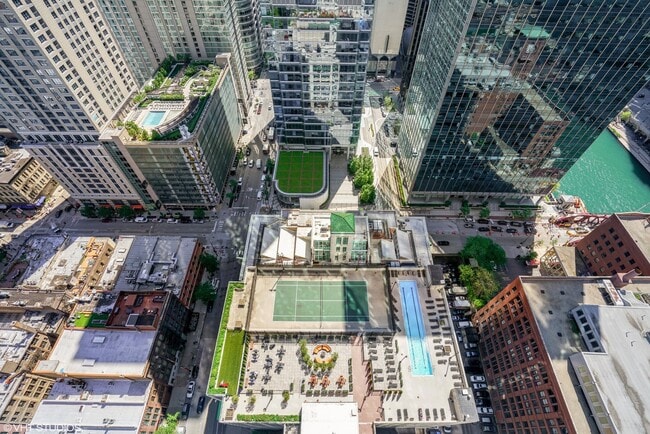 Building Photo - 345 N La Salle Dr