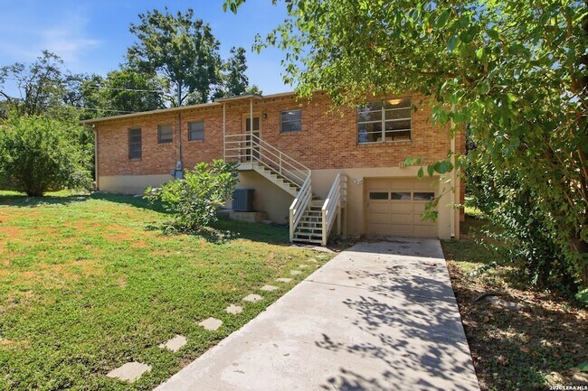Building Photo - 207 Canyon Dr