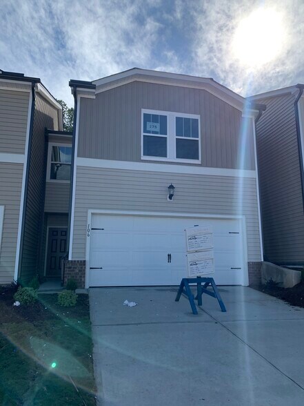 Primary Photo - 106 Ashlar Ct