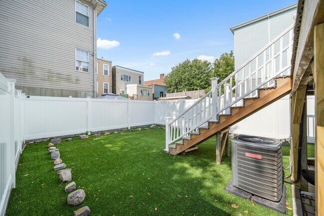 Building Photo - 207 68th St