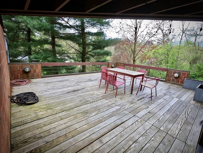 Building Photo - 8/1 Mid Century Modern Private House Bordering Frick Park. 1 of a kind.