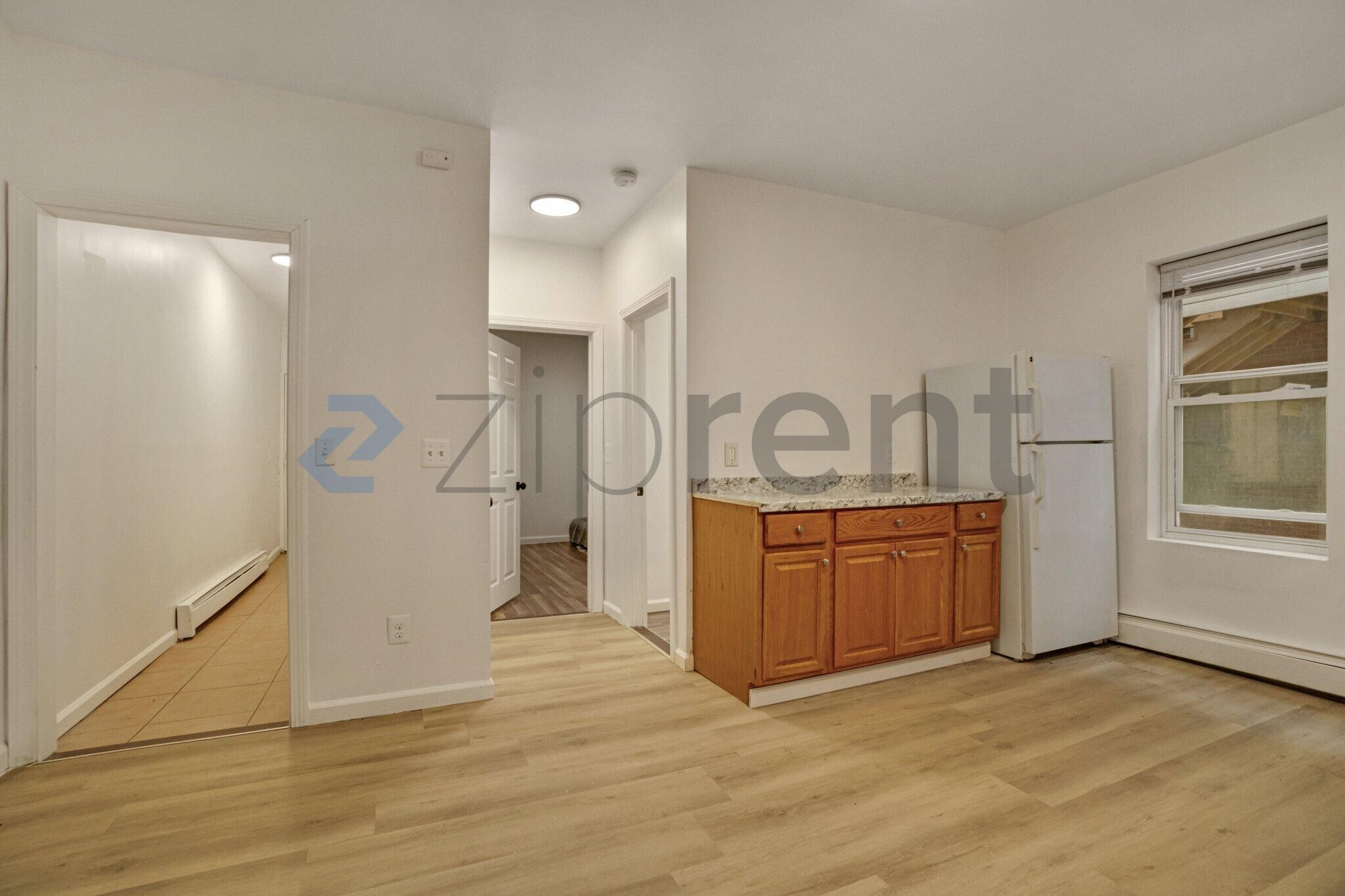 Building Photo - Unit 3R