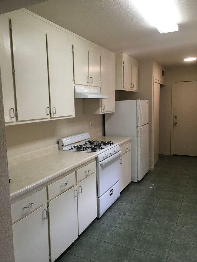 Building Photo - East Redding Duplex off Shasta View