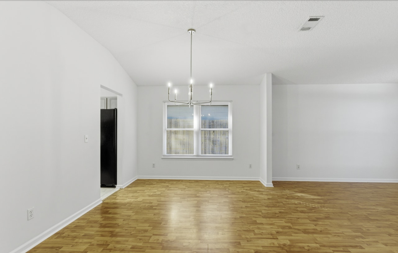 Building Photo - 8510 Majestic Oaks Dr S