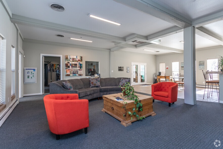 Clubhouse - Lincoln Springs