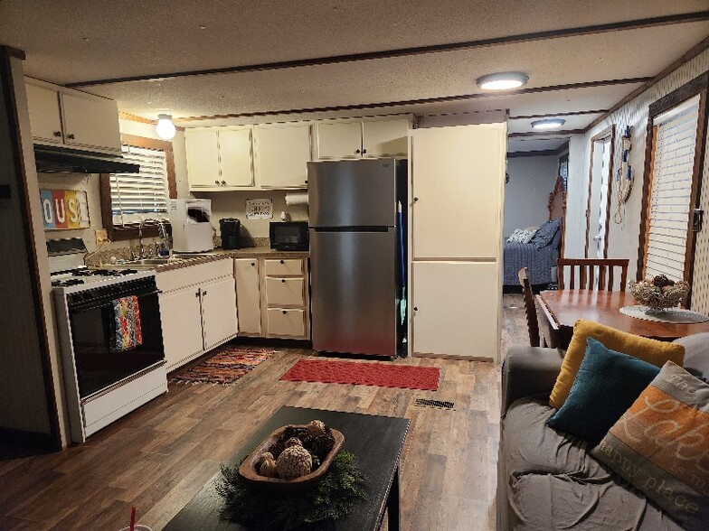 Building Photo - 3939 Colbert Rd