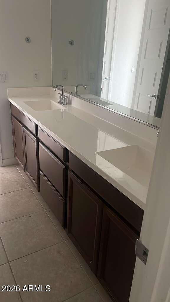 Building Photo - 1318 E Irwin Ave