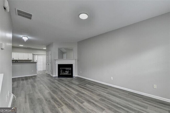 Building Photo - 903 Redwood Dr