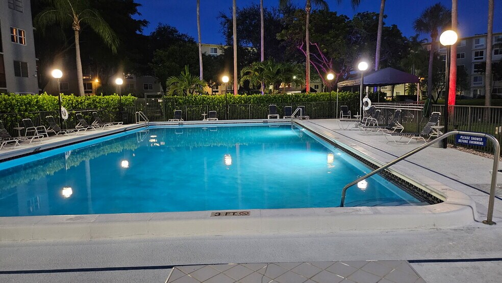 Pool - 2222 N Cypress Bend Dr