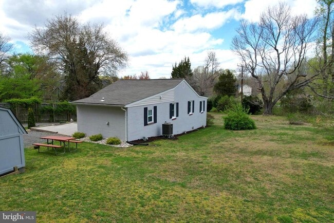 Building Photo - 211 Friendship Rd