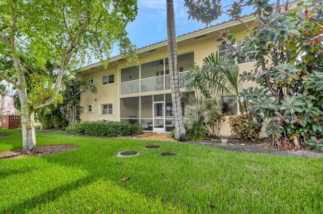 Building Photo - 2800 NE 28th St