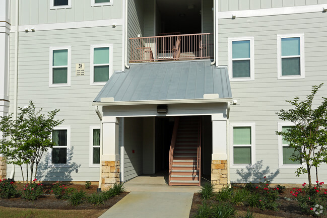 Building Photo - SoundSide Apartments