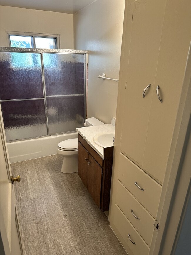 Building Photo - Ranch Style 3 bed, 1-1/2 bath Aurora Home Ready for Move In!