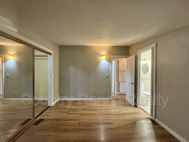 Building Photo - 4329 River Valley Ct