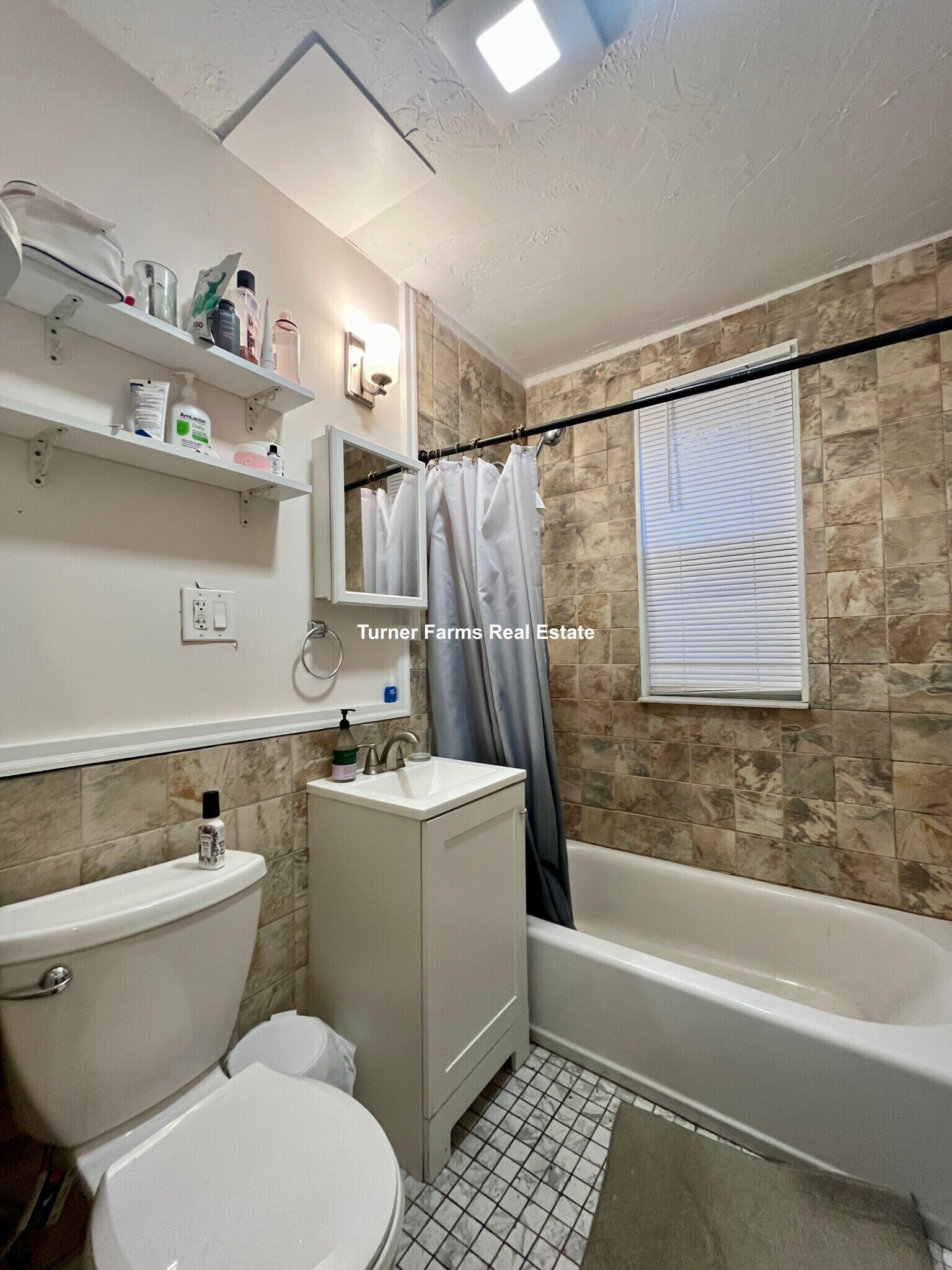 Building Photo - 12 Bucknam St