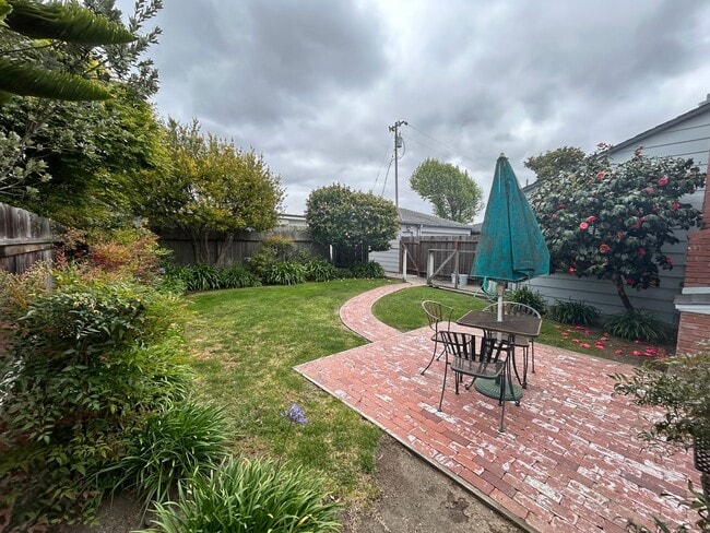 Building Photo - 2BR/ 1BA House In South Salinas
